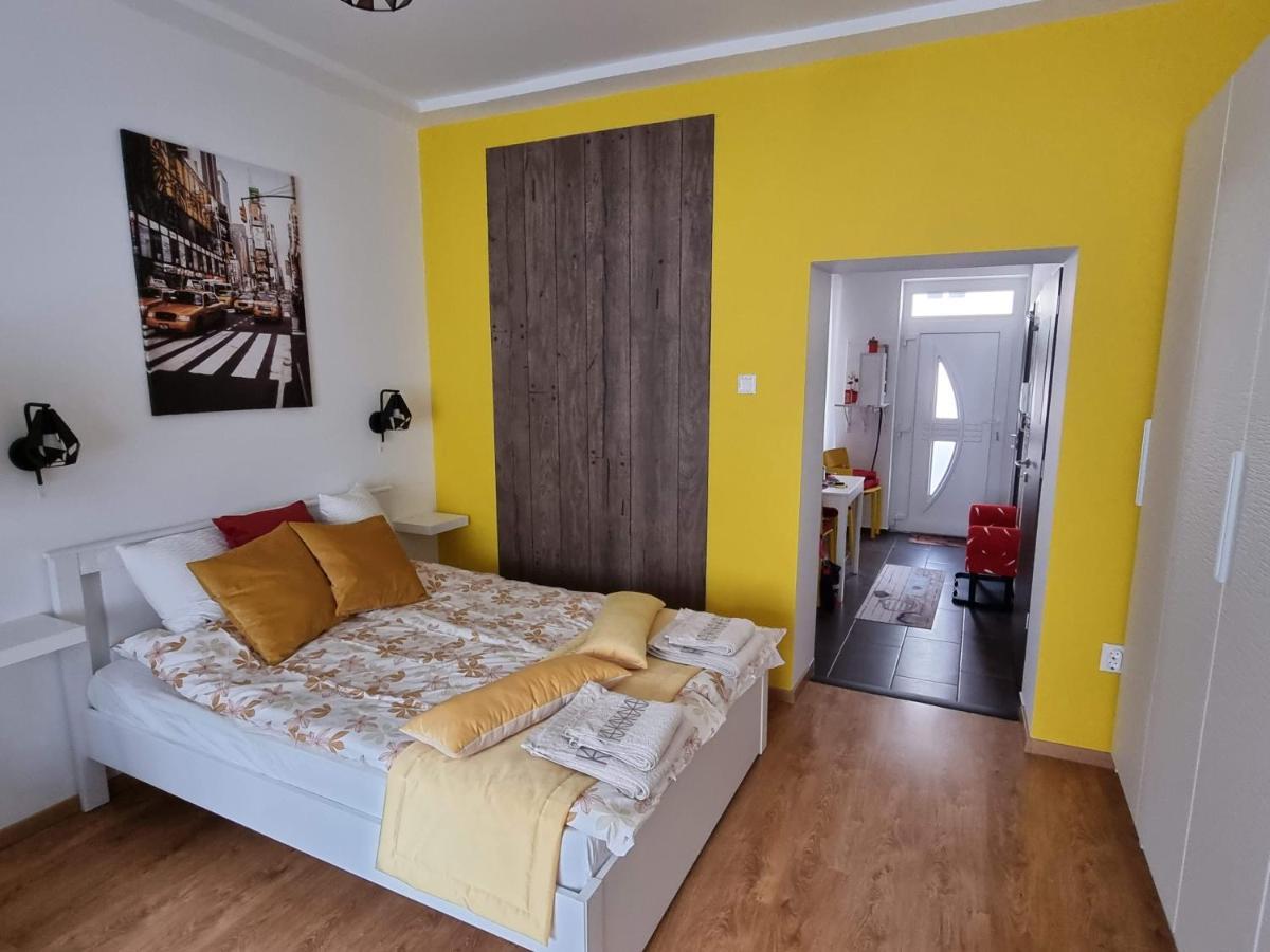 Апартаменти Flora Apartman Сегед Екстер'єр фото