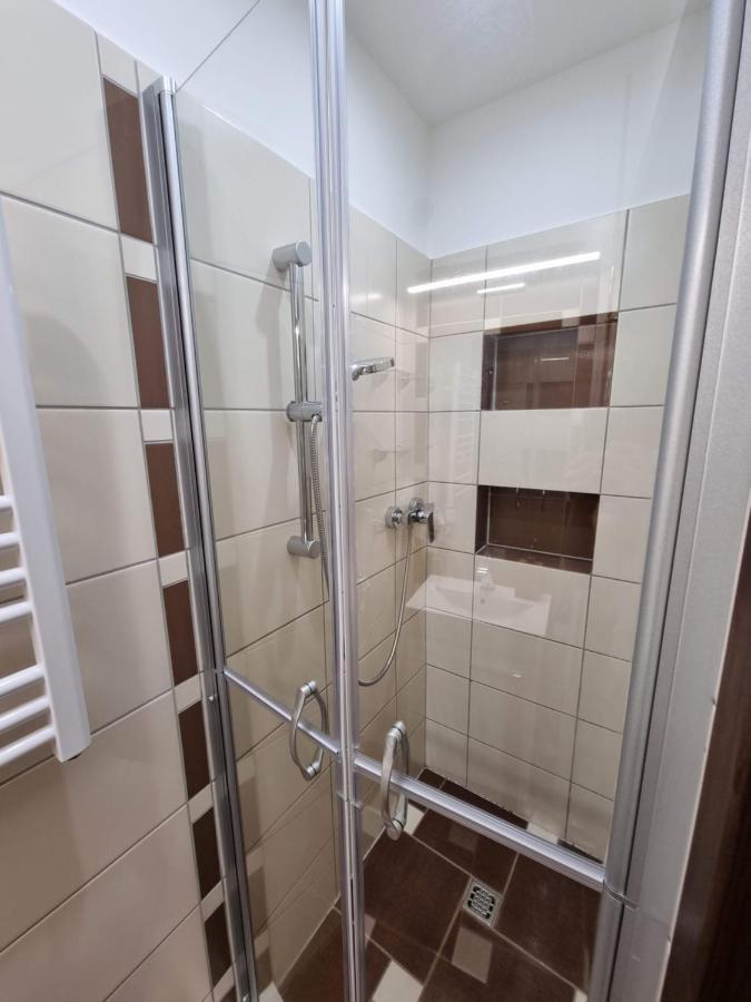 Апартаменти Flora Apartman Сегед Екстер'єр фото
